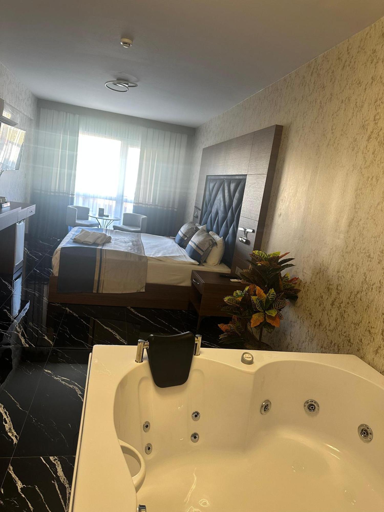 Grand Salizze Hotel Kestel  Esterno foto