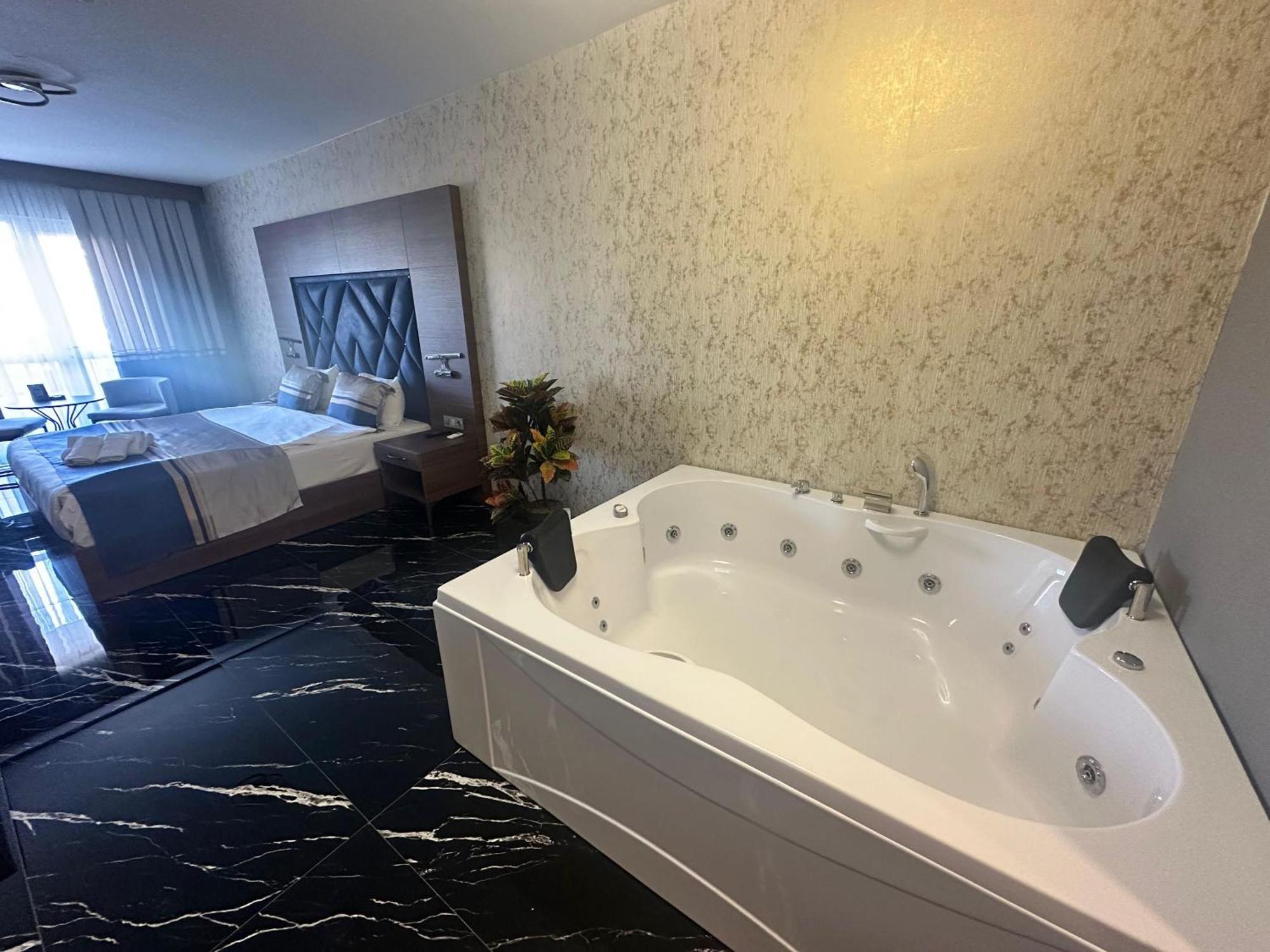 Grand Salizze Hotel Kestel  Esterno foto